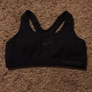 Black nike pro sports bra